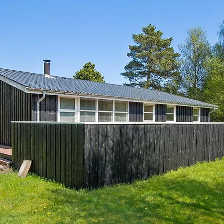 Three-bedroom Holiday In * Hals