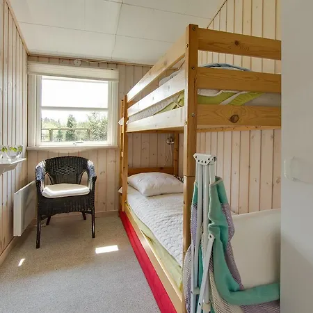 Three-bedroom Holiday In * Hals