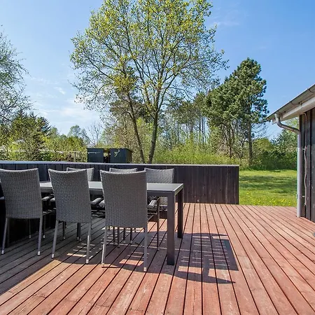 Three-bedroom Holiday In * Hals