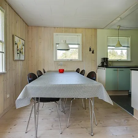 Three-bedroom Holiday In * Hals