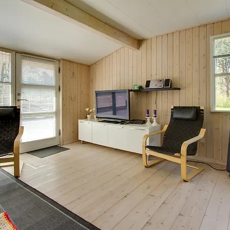 Three-bedroom Holiday In * Hals